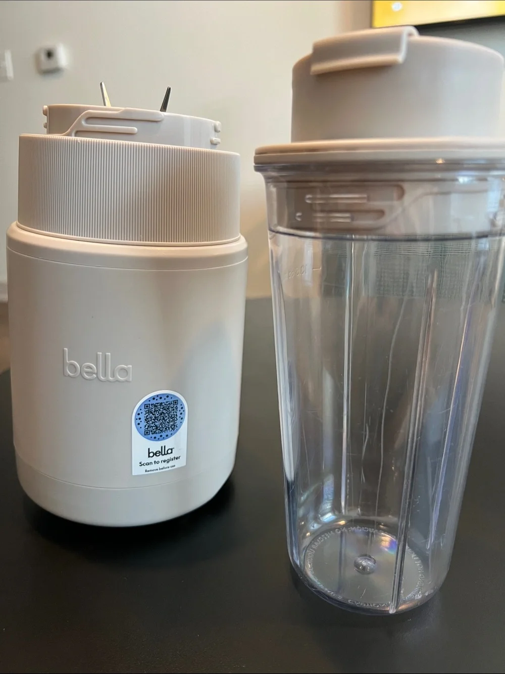Bella White Electric Blender/ Grinder with Removable Lid